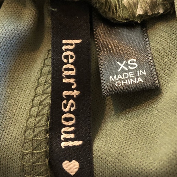 NWOT - HeartSoul Green and Cream Chevron Sheer Wide Leg Pa… - Picture 5 of 8